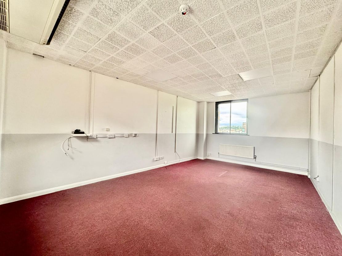 Second Floor Office Suite, 28-30 Victoria Street, Luton, Bedfordshire, LU1 2UA