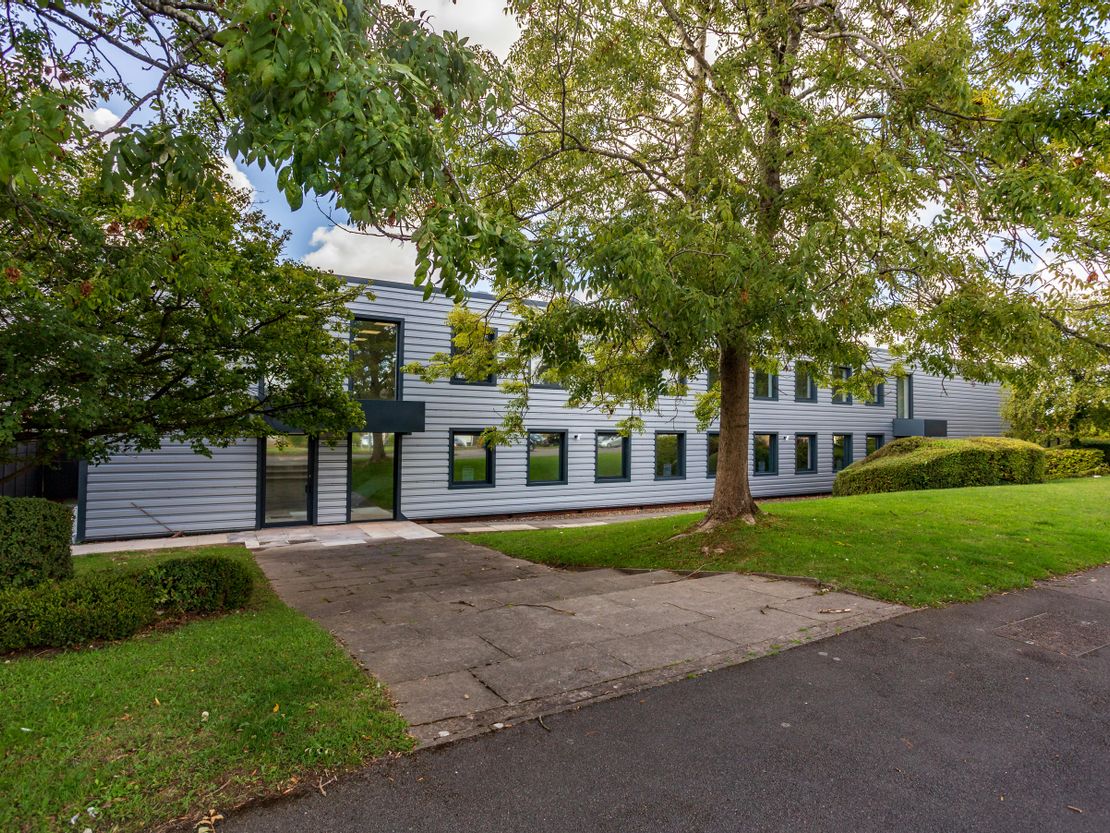 Unit 2 Woodside Industrial Estate, Humphrys Road, Dunstable, LU5 4TP