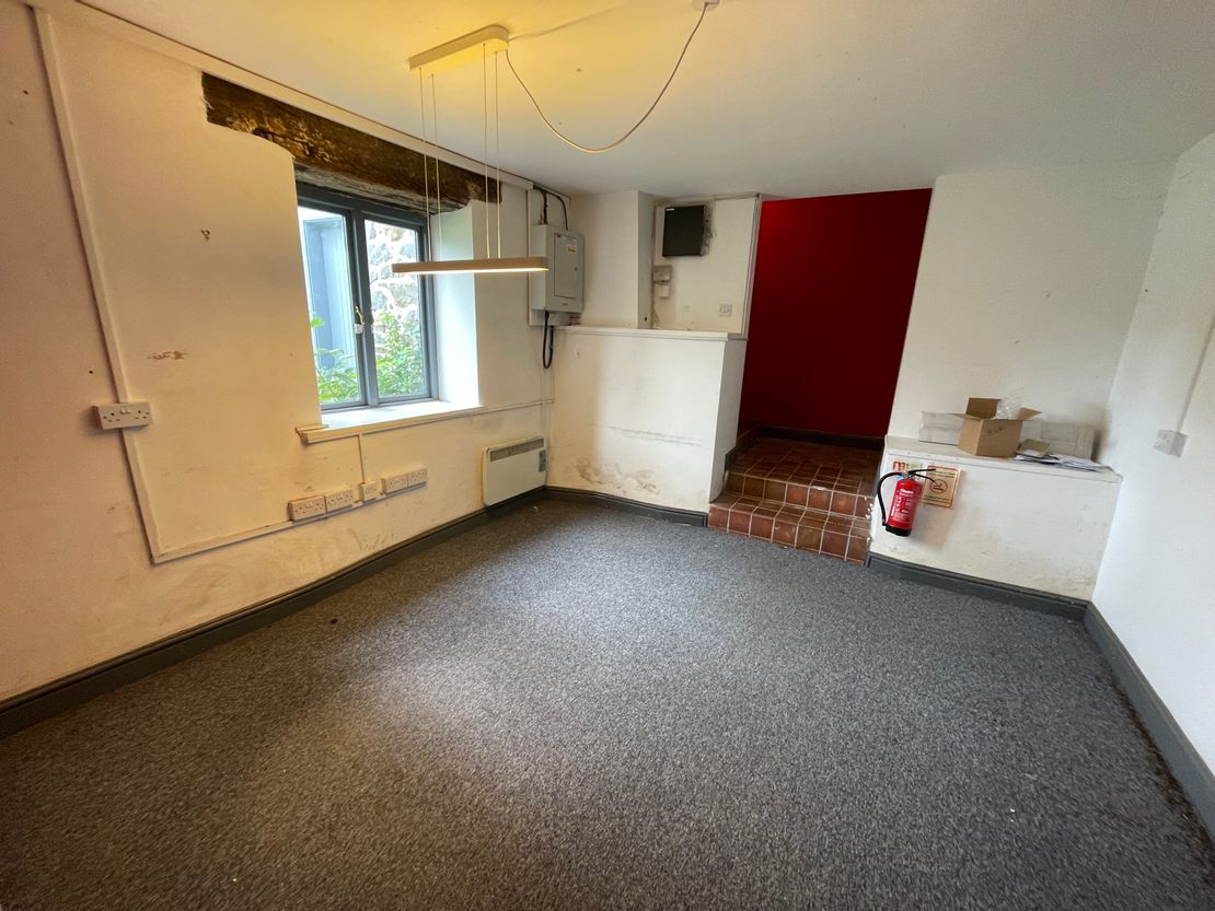 Fferm Workshops, Pontblyddyn, Mold, Flintshire, CH7 4HN