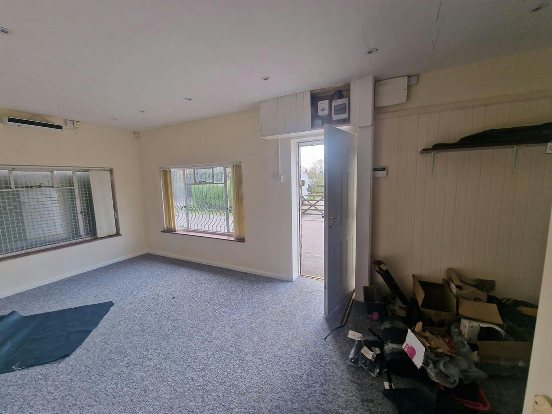 Little London Stores, Beach's Crescent, Little London, Tadley, RG26 5ER