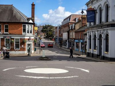 Property Image for 1 High Street, Harpenden, AL5 2RT