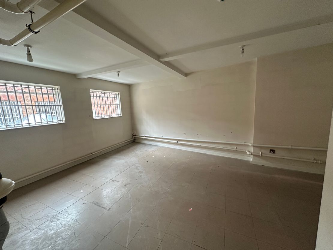 17 Market Place, Blandford Forum, Dorset, DT11 7AG