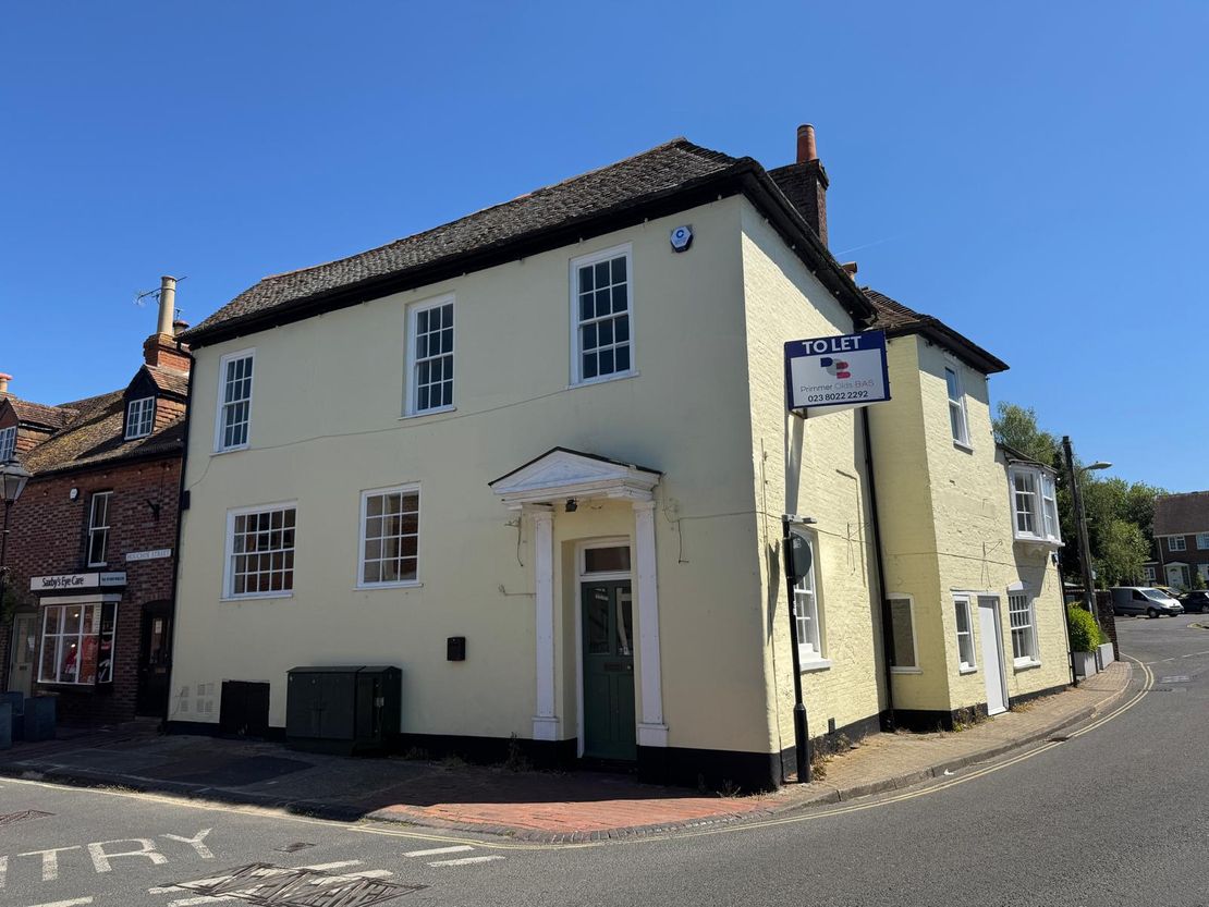 Former R2, Restaurant, The Square, Bishops Waltham, Hampshire, SO32 1AF