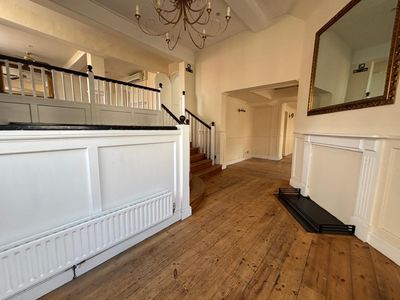 Property Image for Former R2, Restaurant, The Square, Bishops Waltham, Hampshire, SO32 1AF