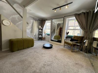 Property Image for 16 Huddersfield Road, Holmfirth