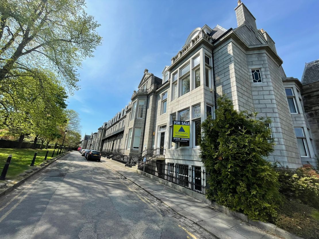 1 Queens Gardens, Aberdeen, Aberdeenshire, AB15 4YD