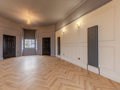 Property Image for 21 Wellington Square, Ayr, South Ayrshire, KA7 1EZ