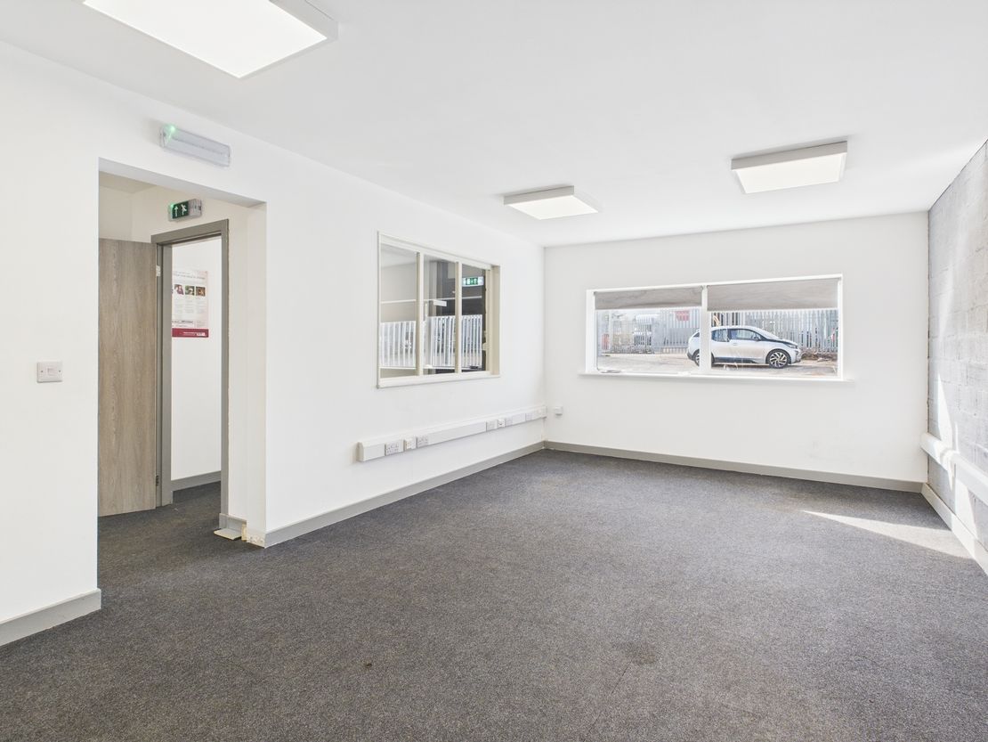 Unit 17, Woodlands Drive, Dyce, Aberdeen, Aberdeenshire, AB21 0GW