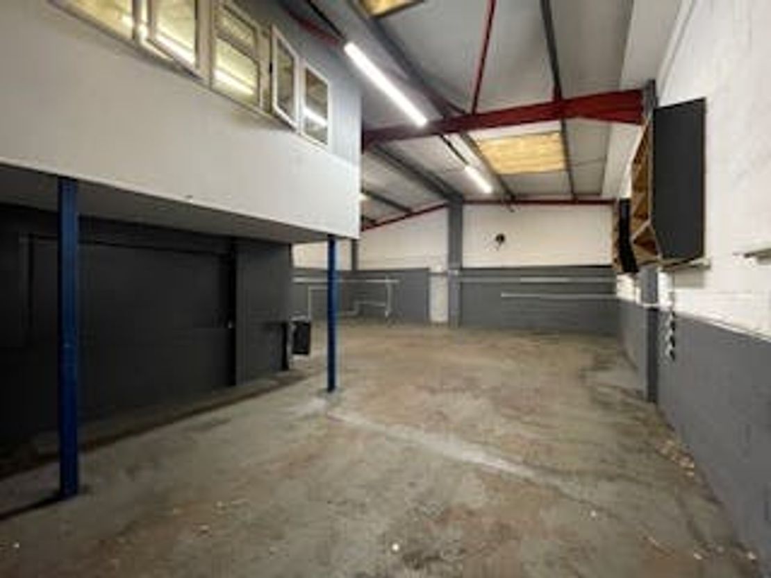 Unit 4, Longshot Industrial Estate, Bracknell, RG12 1RL