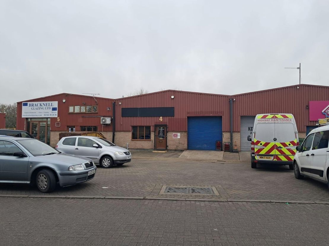 Unit 4, Longshot Industrial Estate, Bracknell, RG12 1RL