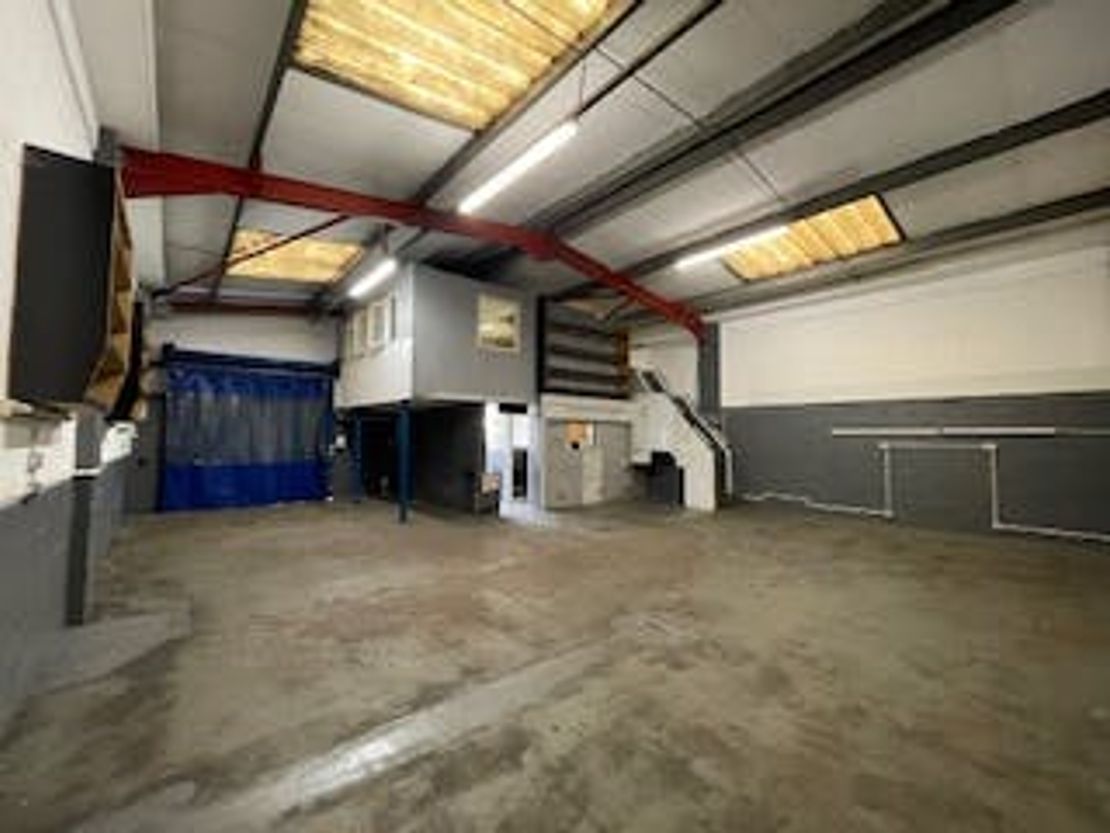 Unit 4, Longshot Industrial Estate, Bracknell, RG12 1RL