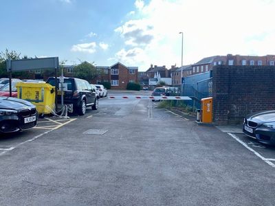 Property Image for 3a The Courtyard 6 London Road, Newbury, West Berkshire, RG14 1AX