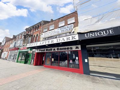 Property Image for First Floor 23 High Street North, Dunstable, Bedfordshire, LU6 1HX