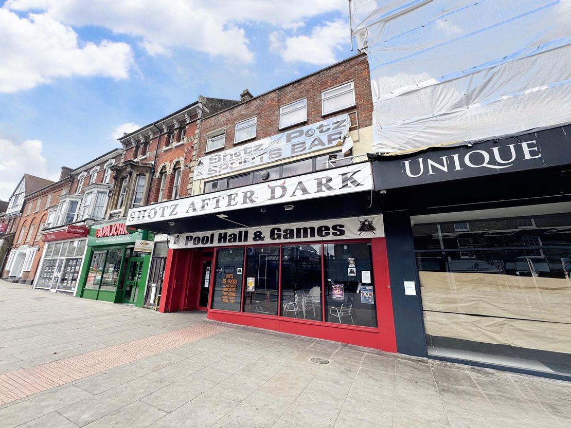 First Floor 23 High Street North, Dunstable, Bedfordshire, LU6 1HX
