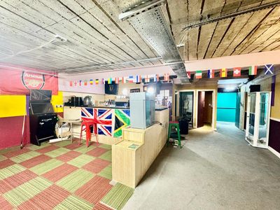 Property Image for First Floor 23 High Street North, Dunstable, Bedfordshire, LU6 1HX