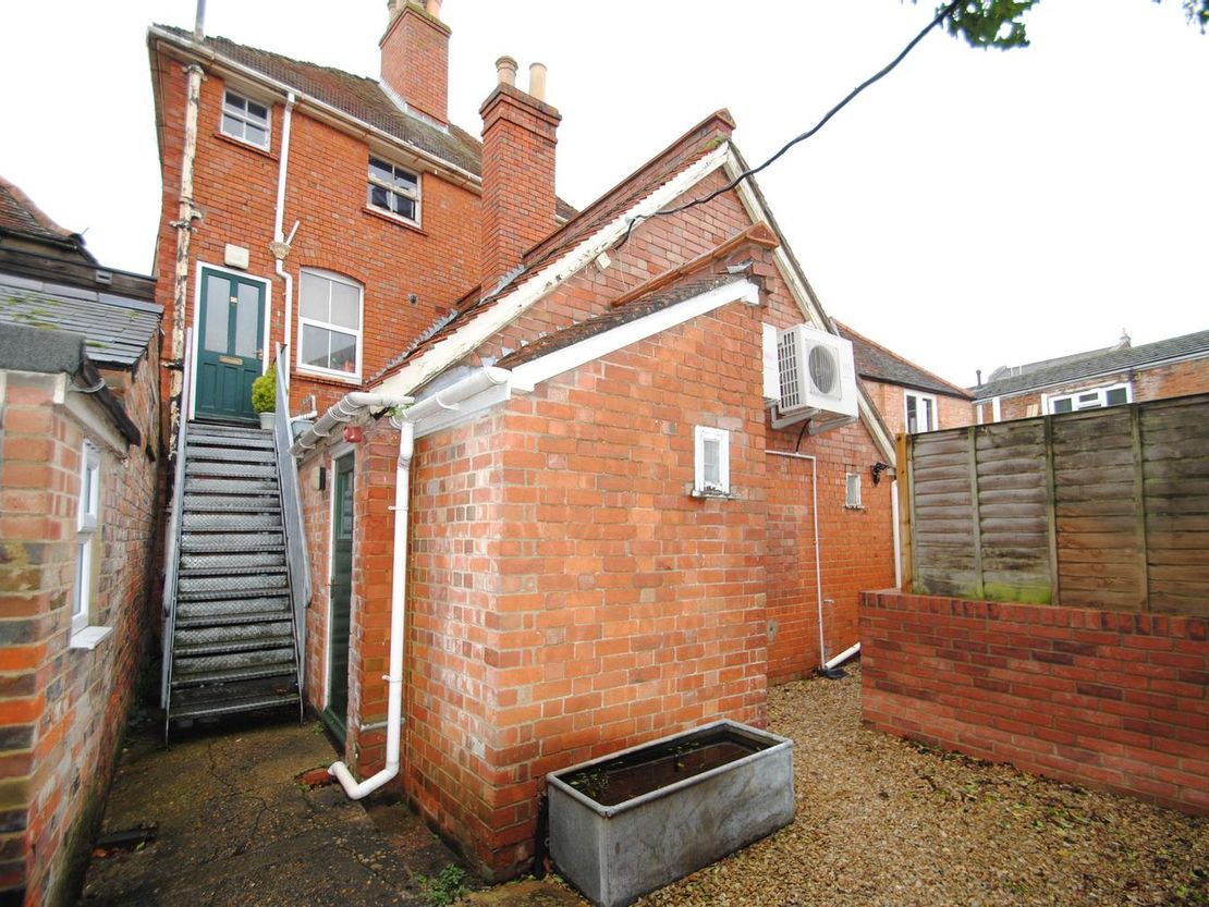 25 & 26, 25A & 26A MARKET PLACE WANTAGE OXFORDSHIRE OX12 8A