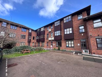 Property Image for Suite 6, Kensworth Gate 200-204, High Street South, Dunstable, Bedfordshire, LU6 3HS