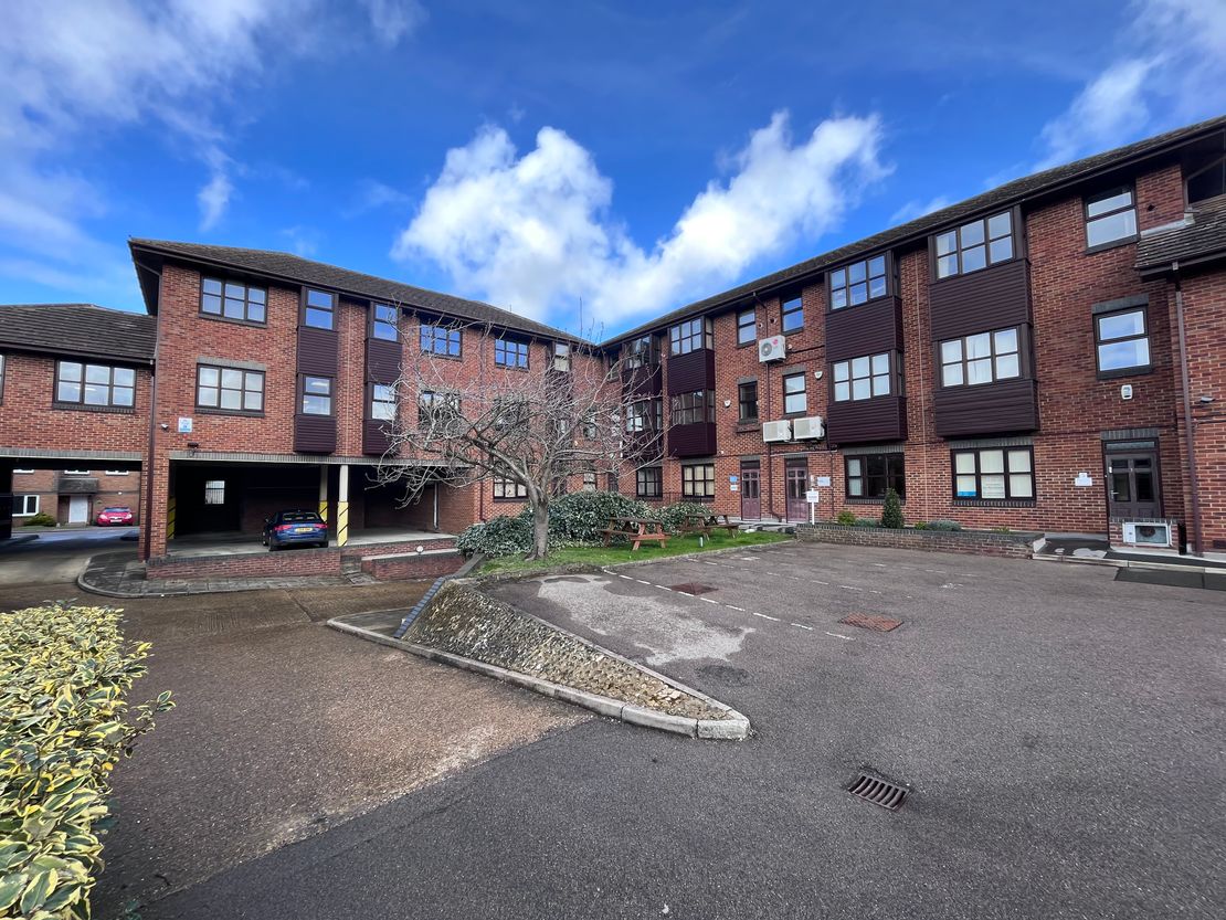 Suite 6, Kensworth Gate 200-204, High Street South, Dunstable, Bedfordshire, LU6 3HS
