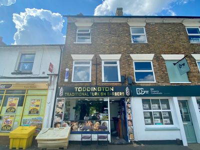 Property Image for Squires Place, 4 High Street, Toddington, Dunstable, Bedfordshire, LU5 6ET