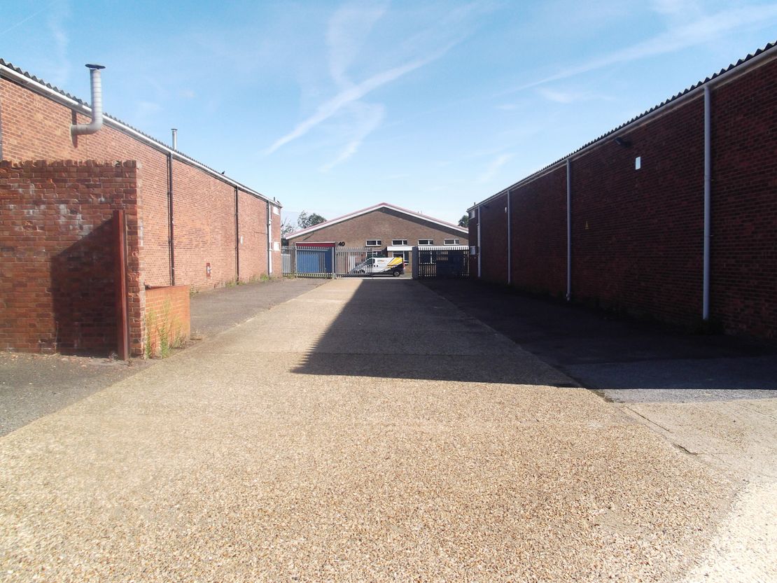 Unit 25-27 Bilton Way Industrial Estate, Bilton Way, Luton, LU1 1UU