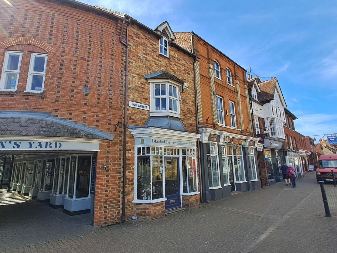 14 London House, Swinfens Yard, High Street, Stony Stratford, Milton Keynes, MK11 1SY