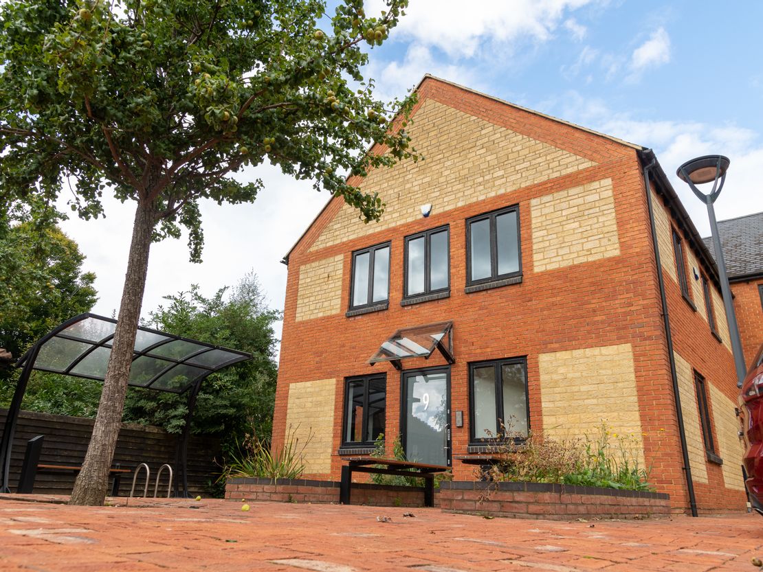 9 Warren Yard, Wolverton Mill, Milton Keynes, MK12 5NW