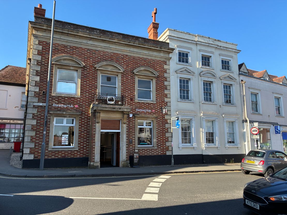 18/19 Market Square, Buckingham, Buckinghamshire, MK18 1NP