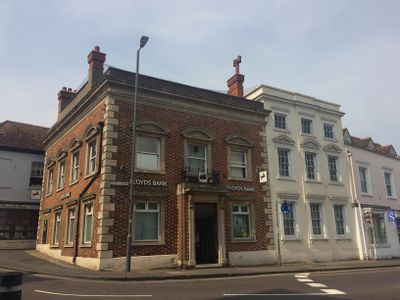 Property Image for 18/19 Market Square, Buckingham, Buckinghamshire, MK18 1NP