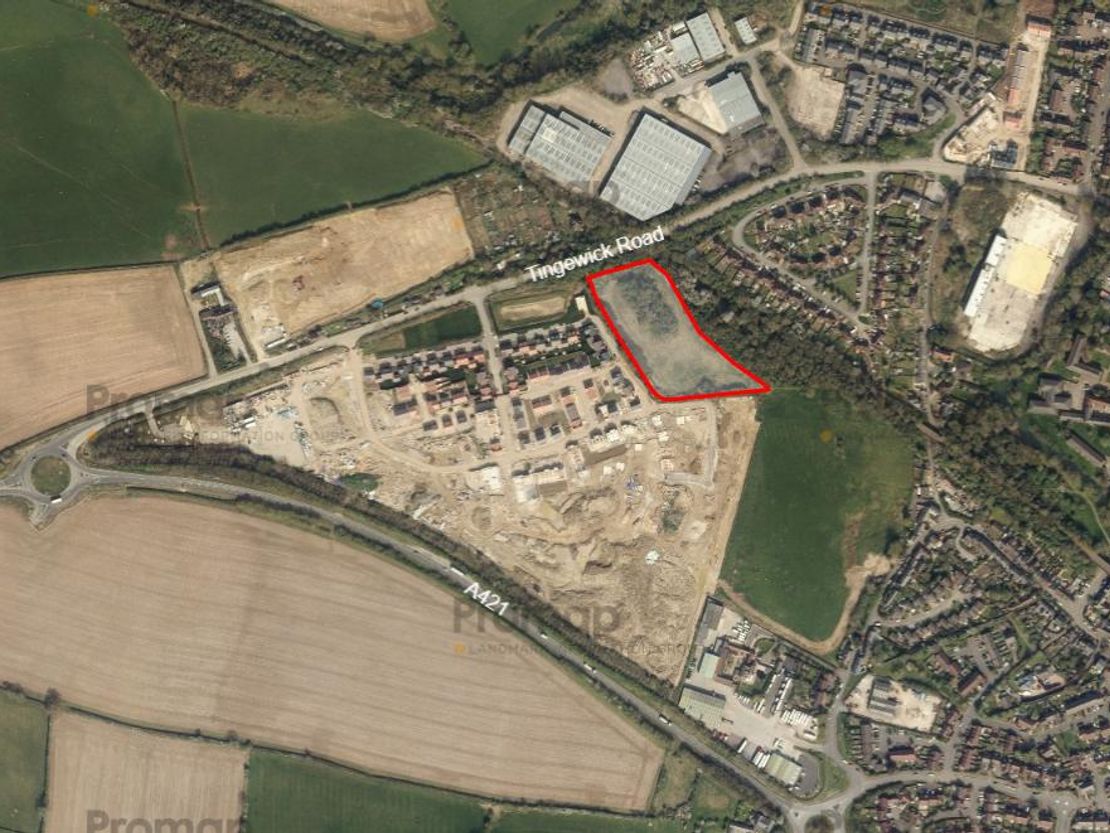 Land At Tingewick Road, Buckingham, MK18 1YT