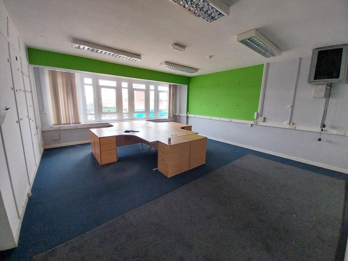31-33, Vicarage Field, Hailsham, BN27 1BG