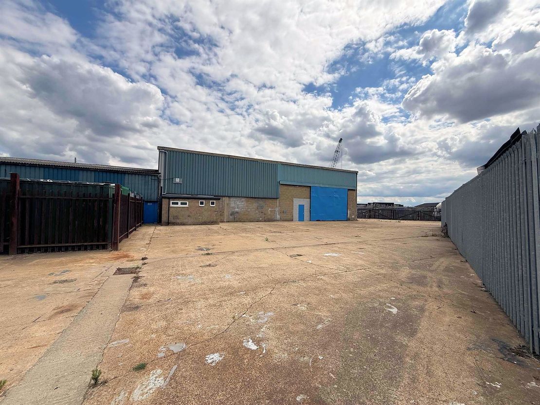 4 Hoo Industrial Estate, Vicarage Lane, Hoo, Rochester, Kent, ME3 9LB