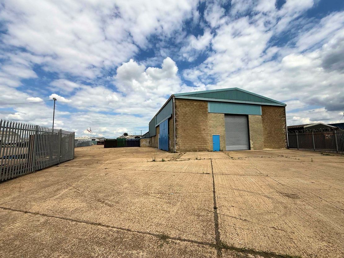 4 Hoo Industrial Estate, Vicarage Lane, Hoo, Rochester, Kent, ME3 9LB
