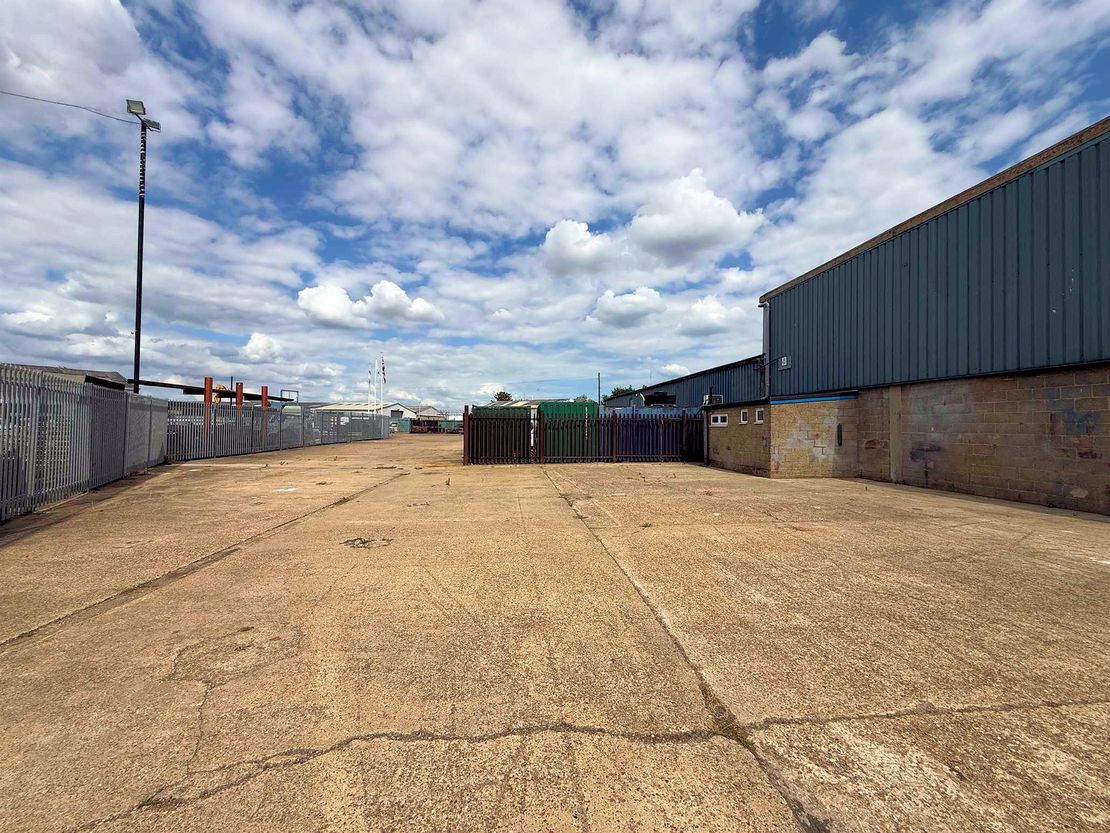 4 Hoo Industrial Estate, Vicarage Lane, Hoo, Rochester, Kent, ME3 9LB