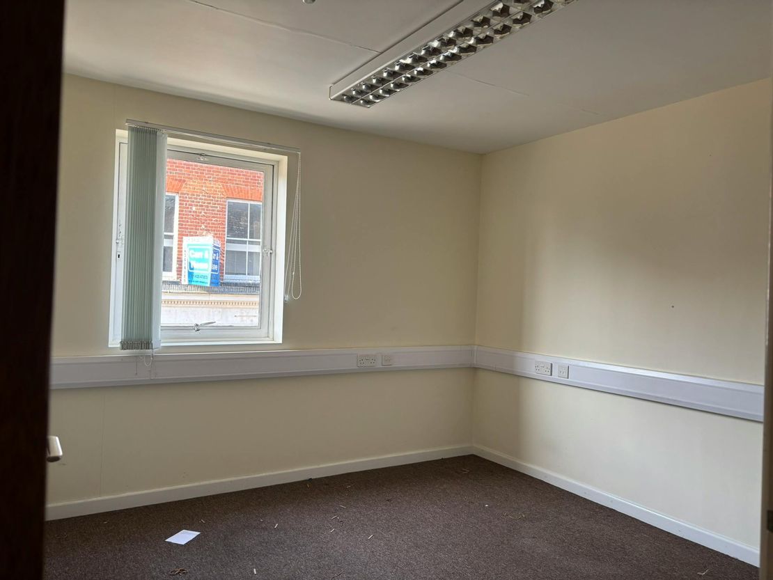 28 High Street, Ringwood, BH24 1AF