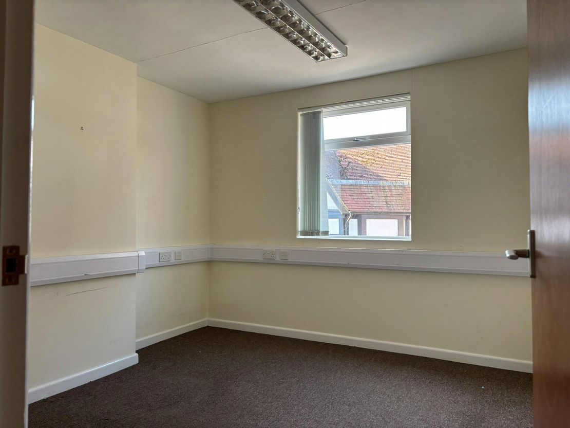 28 High Street, Ringwood, BH24 1AF