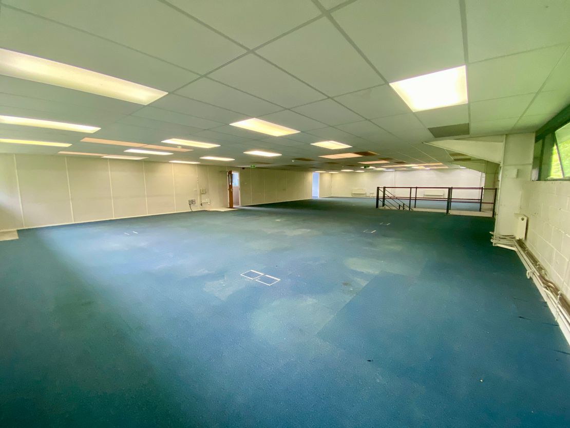 Unit 9-11 Apex Business Centre, Boscombe Road, Dunstable, Bedfordshire, LU5 4SB