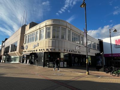 Property Image for First Floor, 2-4 George Street, Luton, Bedfordshire, LU1 2AX