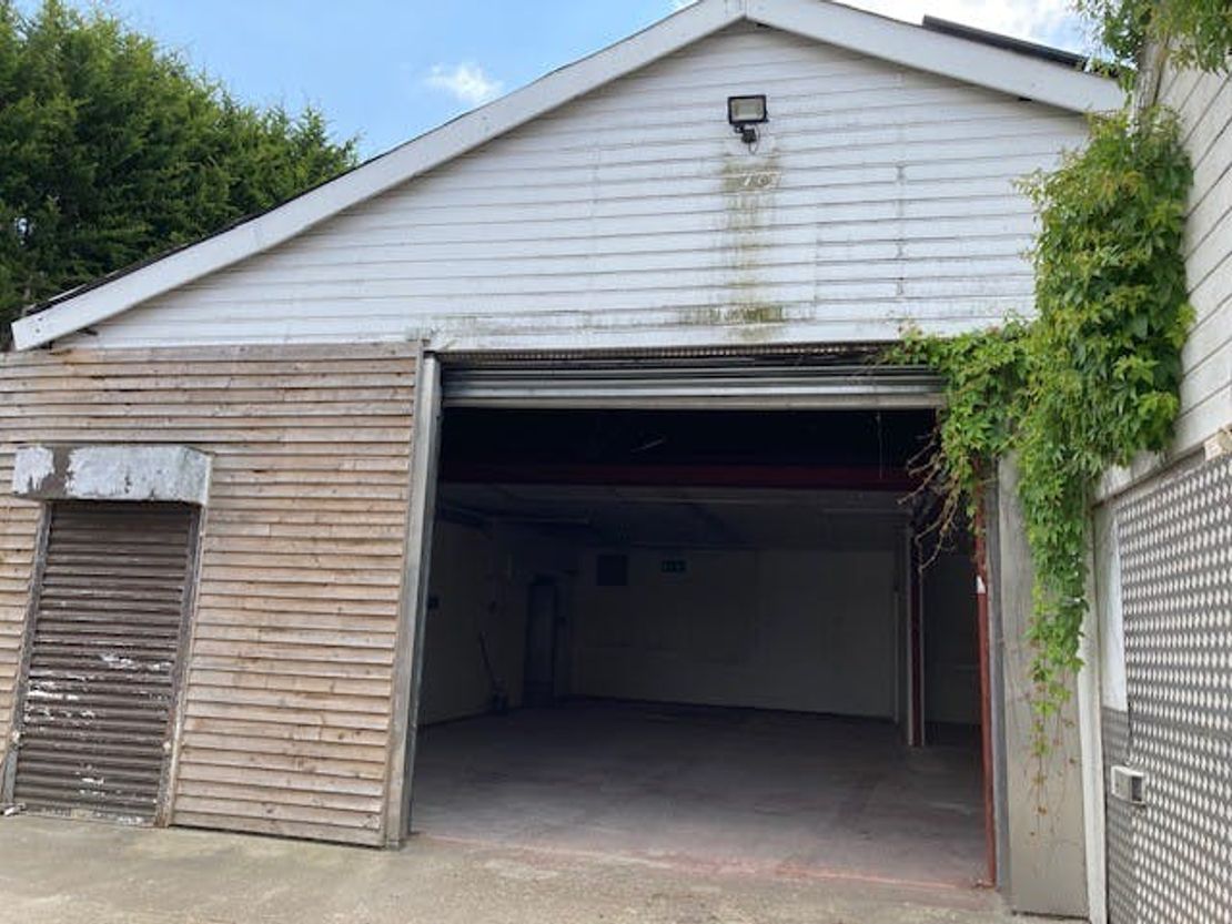 4 Guildford Road, Bagshot, GU19 5JH
