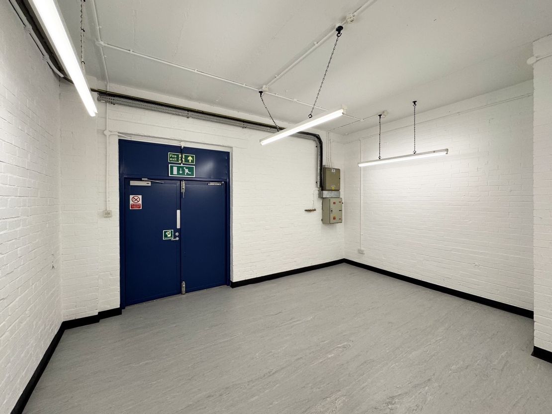 Waterside Park, Storage Unit, Old Wolverton Road, Old Wolverton, Milton Keynes, MK12 5NP