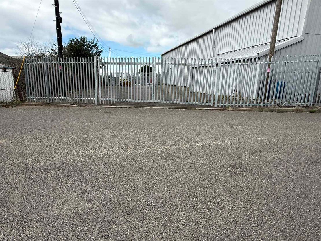 11F Hoo Industrial Estate, Vicarage Lane, Hoo, Rochester, Kent, ME3 9LB