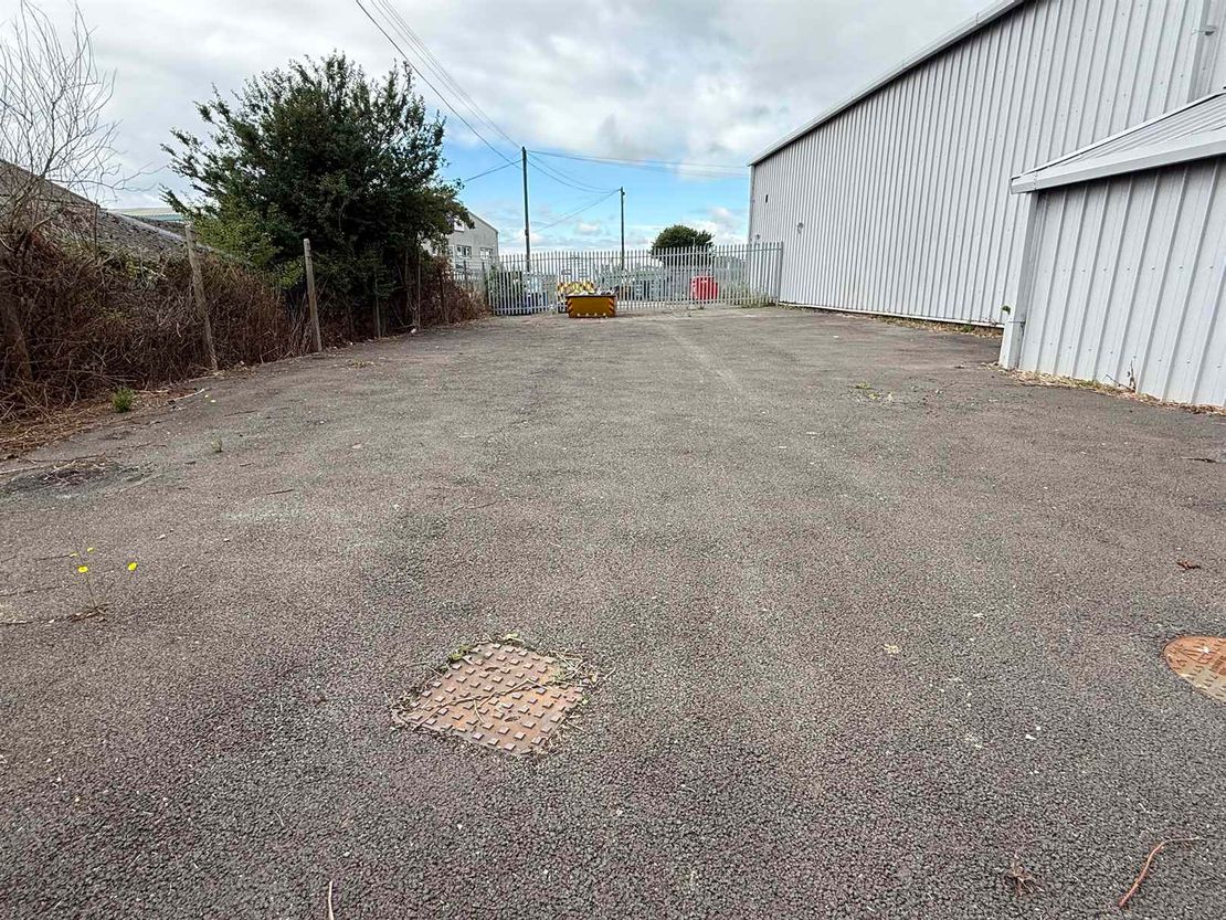 11F Hoo Industrial Estate, Vicarage Lane, Hoo, Rochester, Kent, ME3 9LB