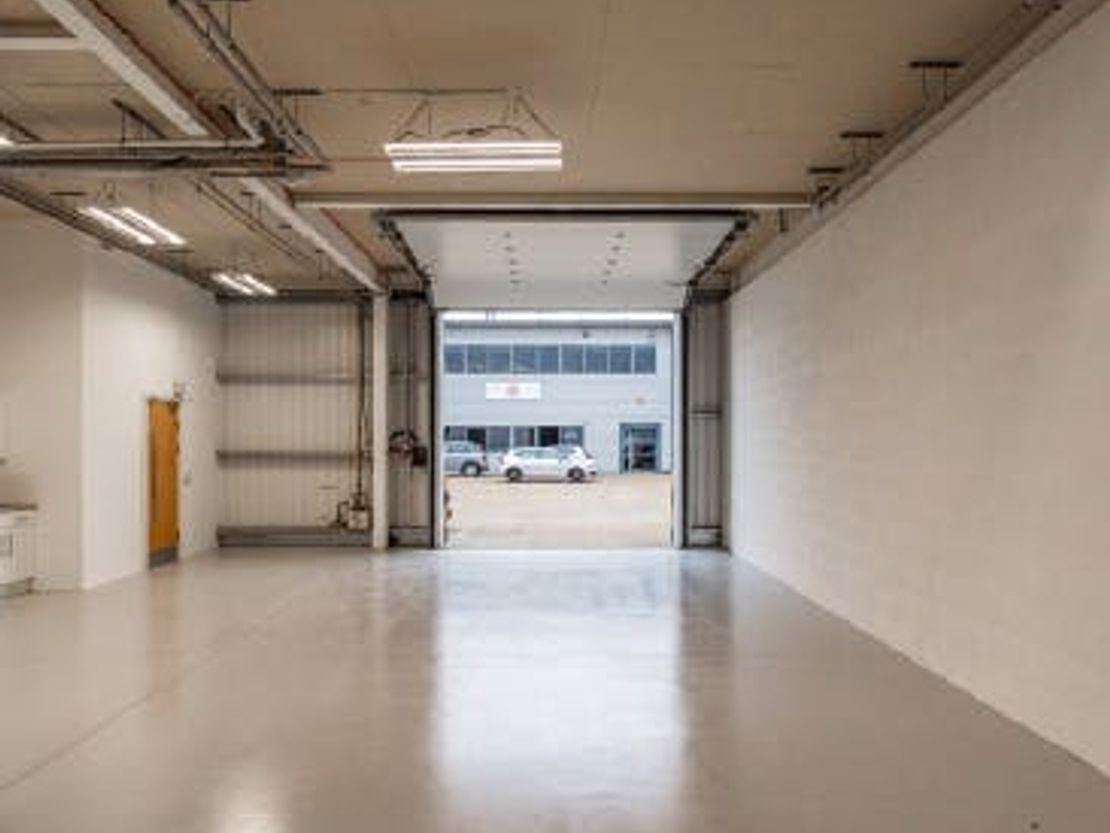 Unit 2, Oyster Park, Chertsey Road, Byfleet, KT14 7AX