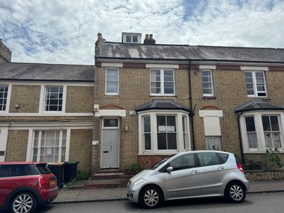 Property Image for Room 4, 5 Grove Place, Bedford, Bedfordshire, MK40 3JJ