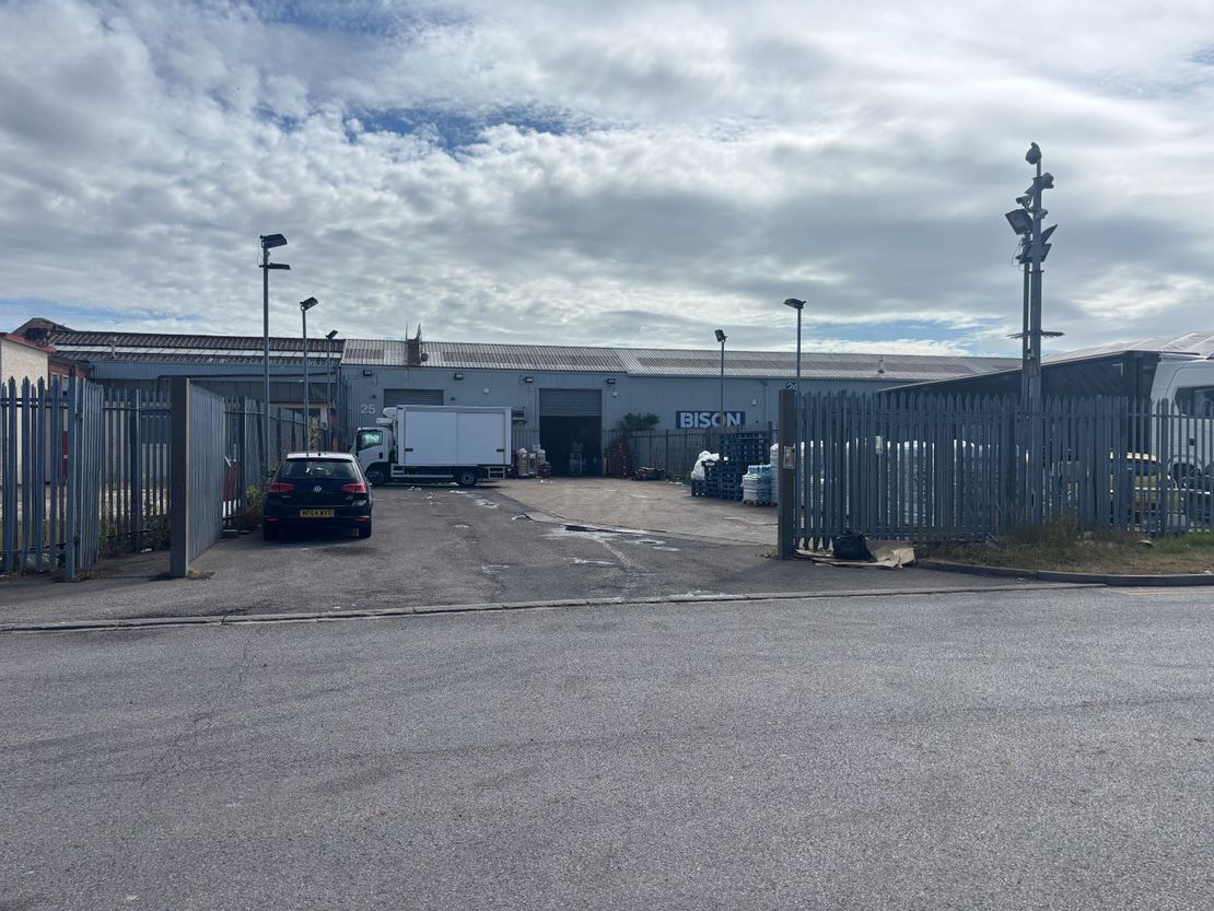 Sundon Industrial Estate, Unit 25, Dencora Way, Luton, Bedfordshire, LU3 3HP