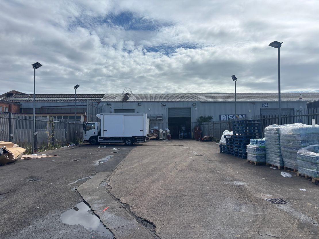 Sundon Industrial Estate, Unit 25, Dencora Way, Luton, Bedfordshire, LU3 3HP