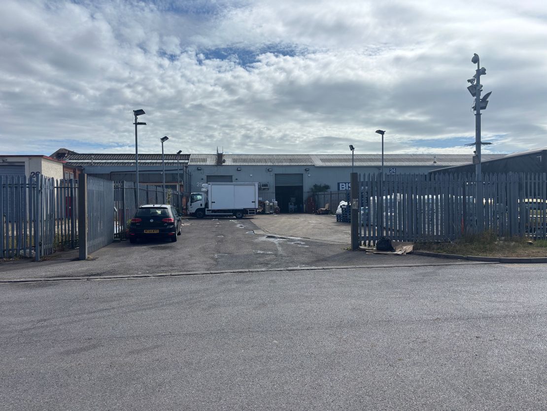 Sundon Industrial Estate, Unit 25, Dencora Way, Luton, Bedfordshire, LU3 3HP