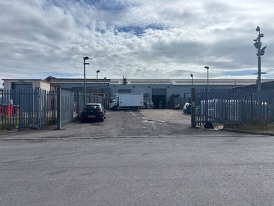 Property Image for Sundon Industrial Estate, Unit 25, Dencora Way, Luton, Bedfordshire, LU3 3HP