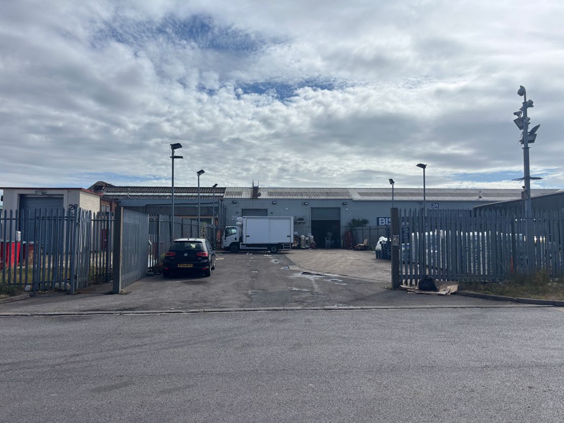 Sundon Industrial Estate, Unit 25, Dencora Way, Luton, Bedfordshire, LU3 3HP