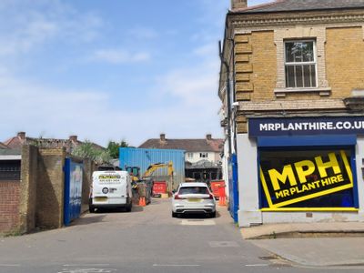 Property Image for 120 Hertford Road, Enfield, Greater London, EN3 5AX