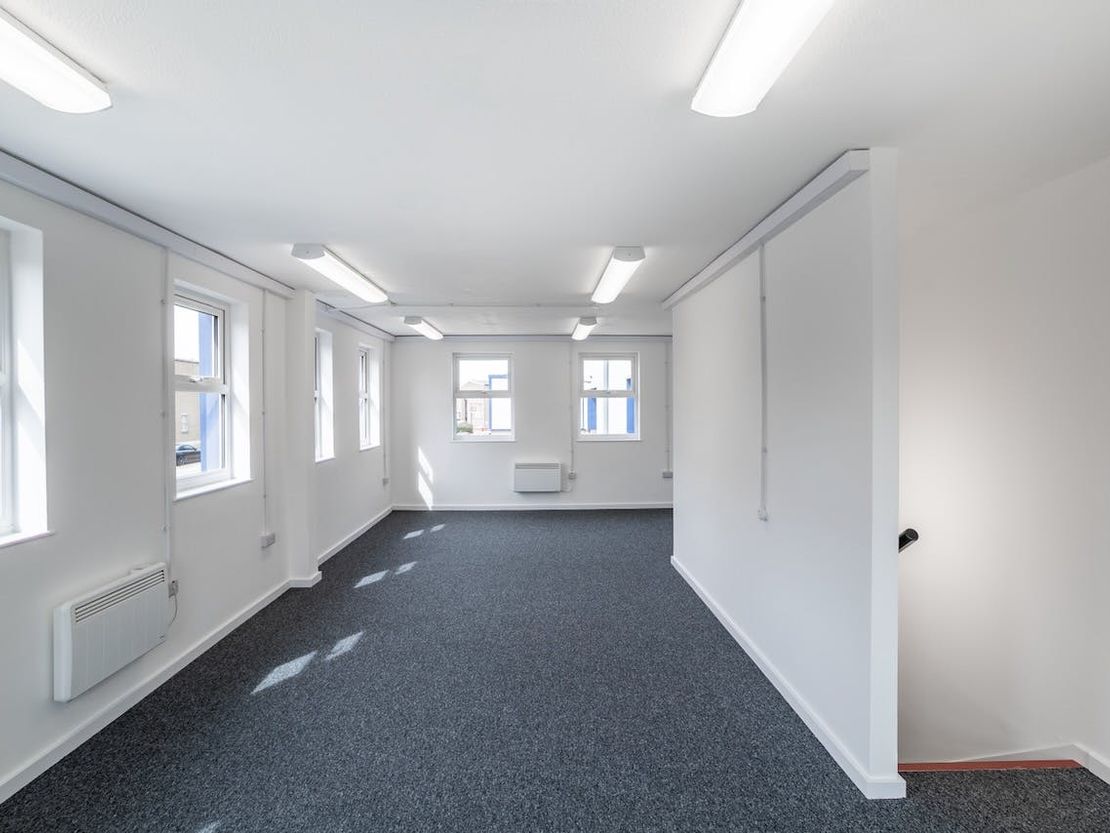 Unit 1 Walter Lawrence Trading Estate, Lawrence Industrial Estate, Dunstable, LU6 1BD